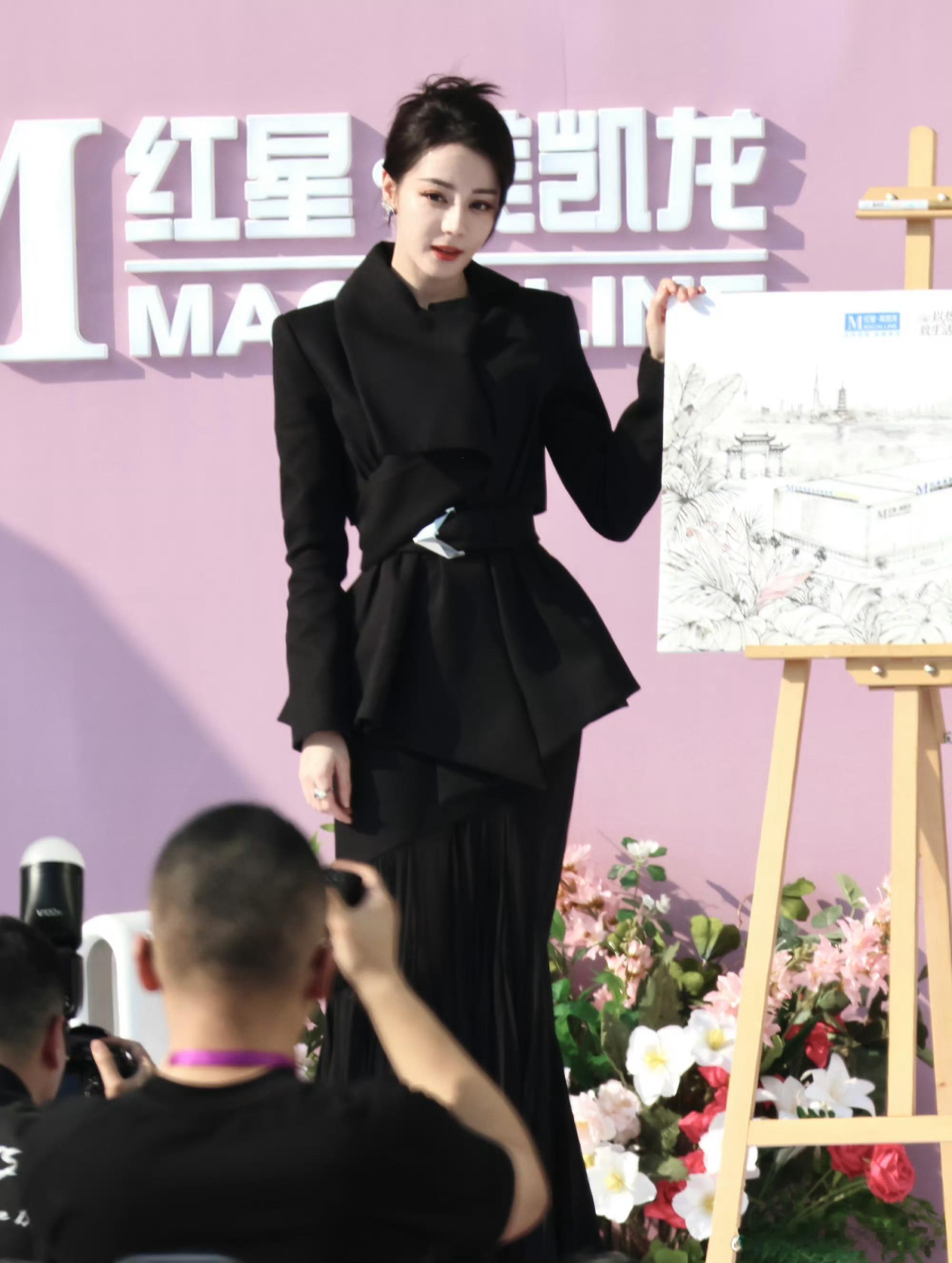迪丽热巴—南京红星玫凯龙线下商务活动杨紫—身穿华伦天奴奇瑞汽车新款发布会热巴在阳