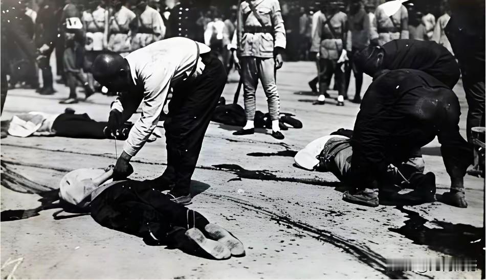 日本鬼子当年在镇压义和团的时候，双手也是沾满了中国人的鲜血，在八国联军当中，日本