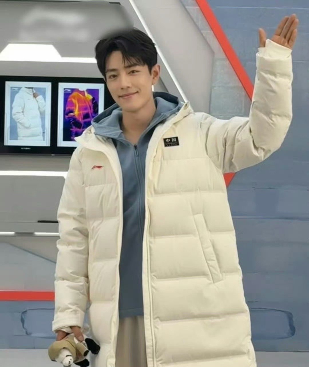 肖战高质量冬日暖男肖战哥的这套冬日穿搭谁看了不说一句绝啊！真的是太帅气了吧！真的