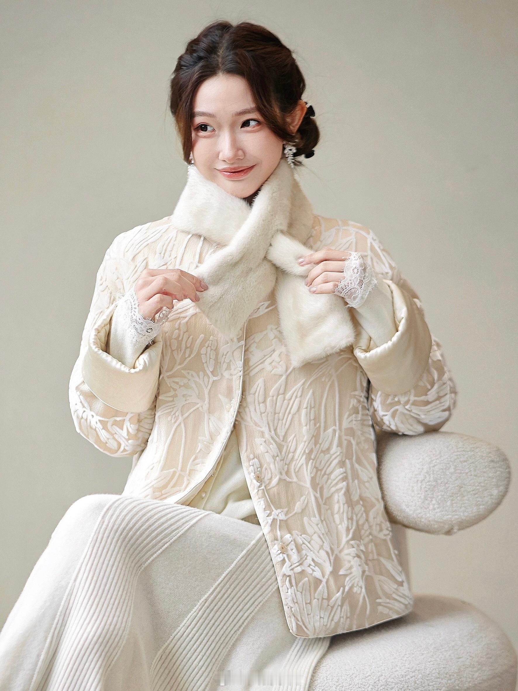 啊啊啊要穿多少蚕丝服才能走进你的心里这件丝绒烧花工艺+100真丝填充的实在是雅