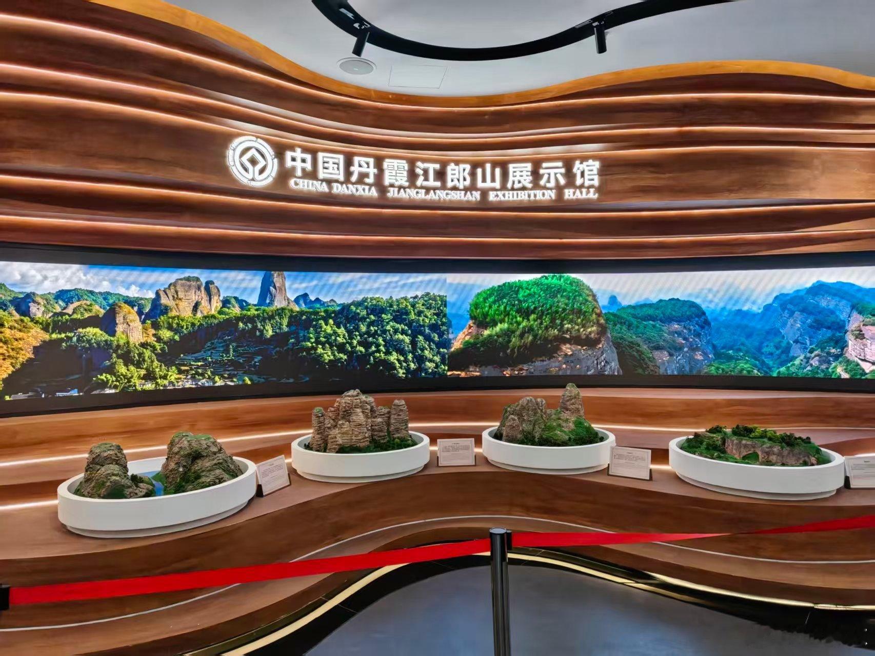 交界的低调小城，真的藏了太多惊喜。来江山，绝对绕不开江郎山。作为世界自然遗产，它