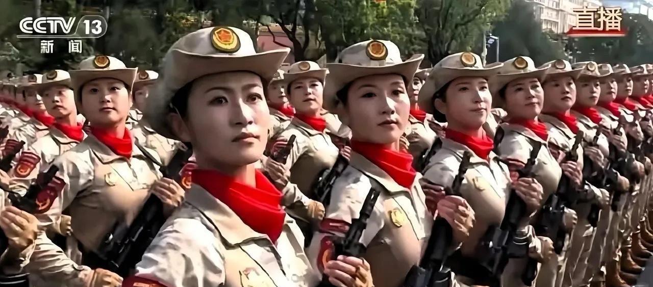 终于搞清楚了，为什么女民兵方队红巾设计让人眼前一亮？原来背后是几代女民兵的传