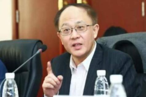 中美“差距”究竟在哪？邱震海语出惊人：“中国辛辛苦苦在14亿人中培养人才，老美是