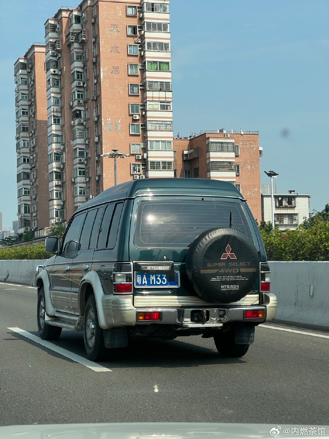 令人兴奋，今天在二沙岛再次见到了这台一手帕杰罗V31，大贸货，看起来用车很讲究且