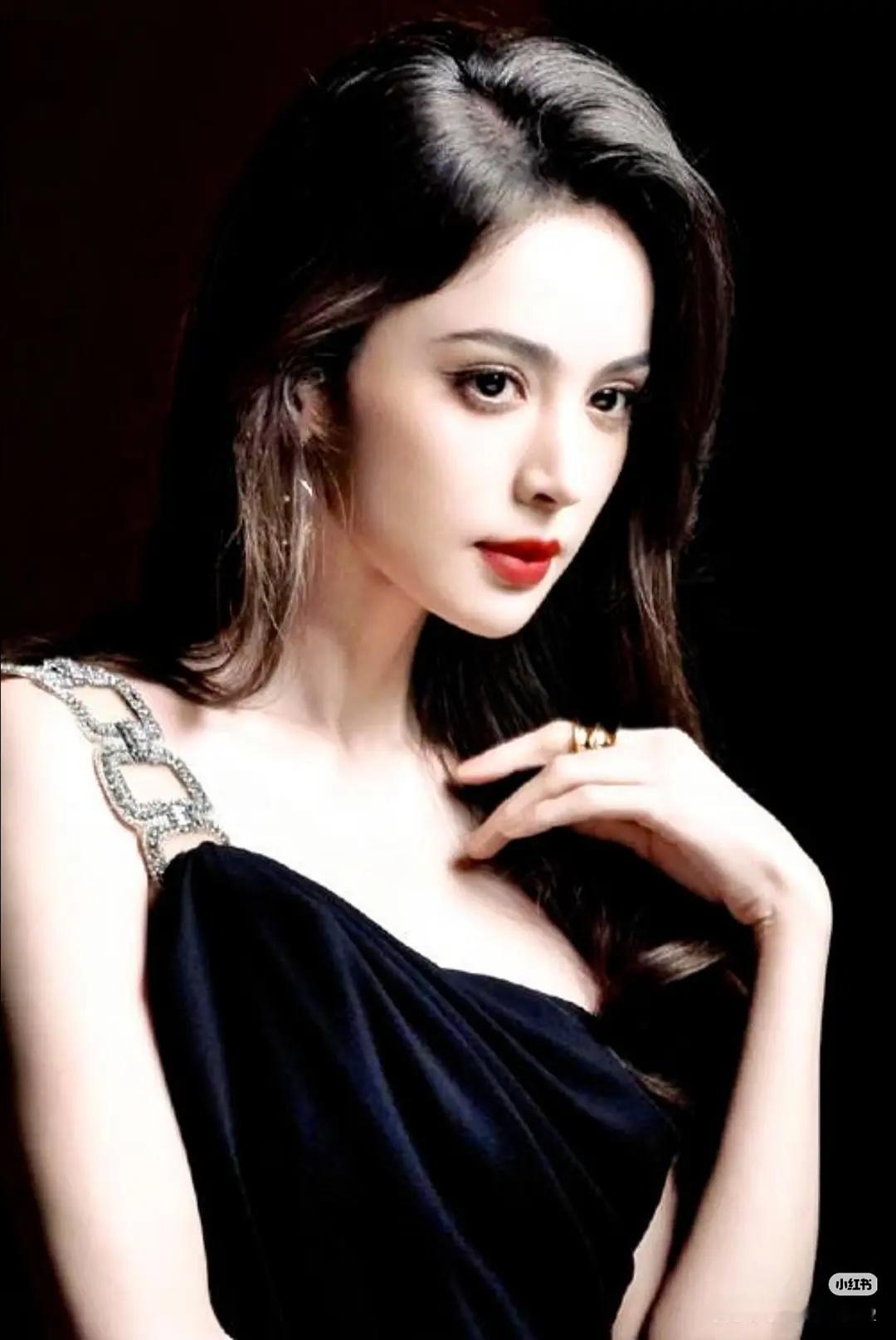 还是想感叹，娜扎实在是太美了​​​