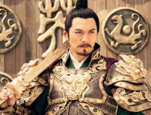 大唐名将秦琼卧病在床12年，李世民从不探望，只派御医诊治，可御医刚走，秦琼就悄悄