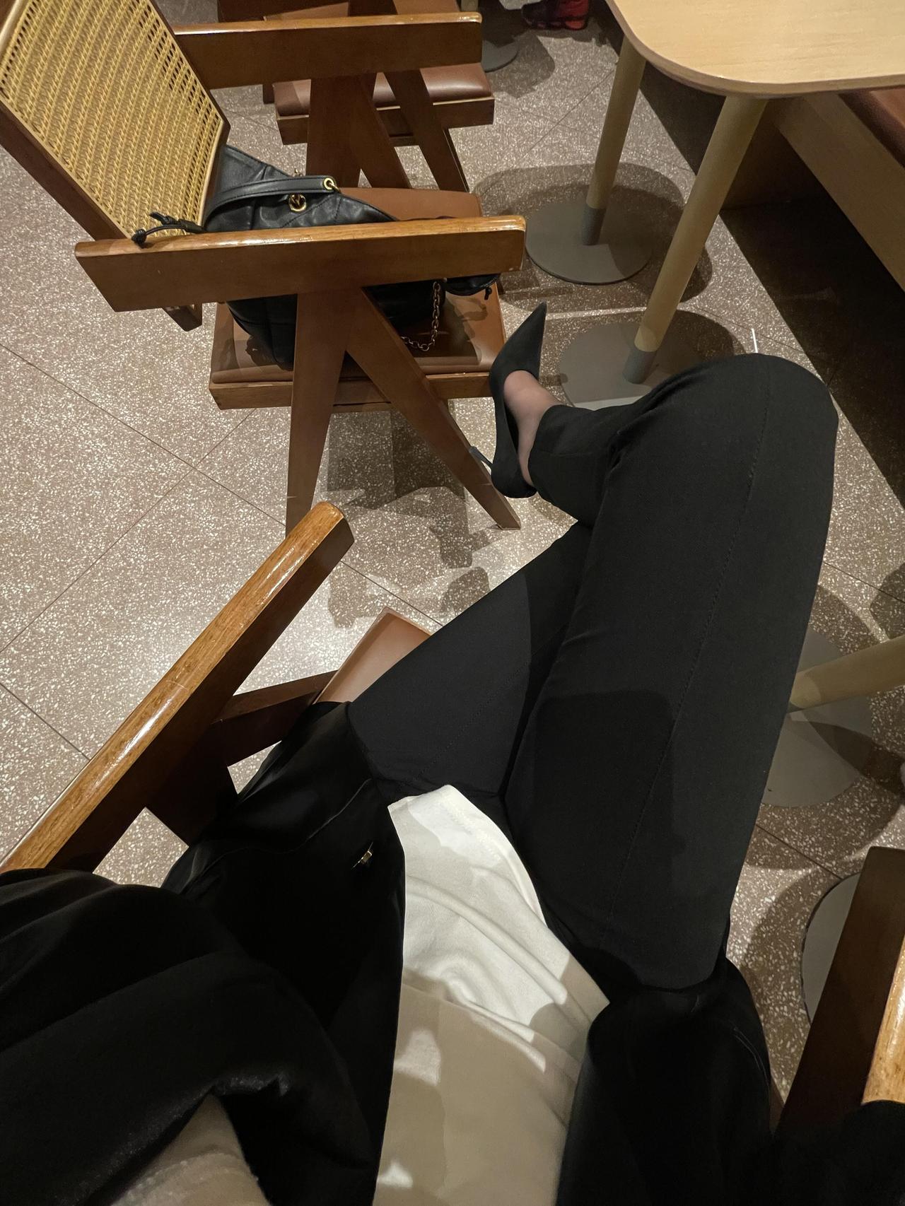 日常高跟鞋的分享走，上班去，还是穿着高跟鞋去上班