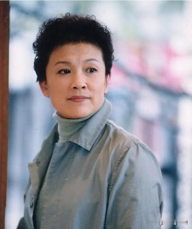 61岁的宋春丽和丈夫坚持丁克三十几年，直到2012年一天，好友邓婕到宋春