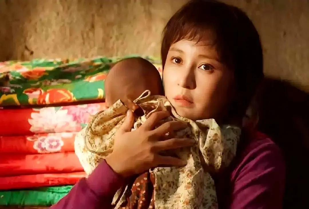 1995年，唾沫星子能淹死人。2024年，这些唾沫星子，违法。你看《老舅》