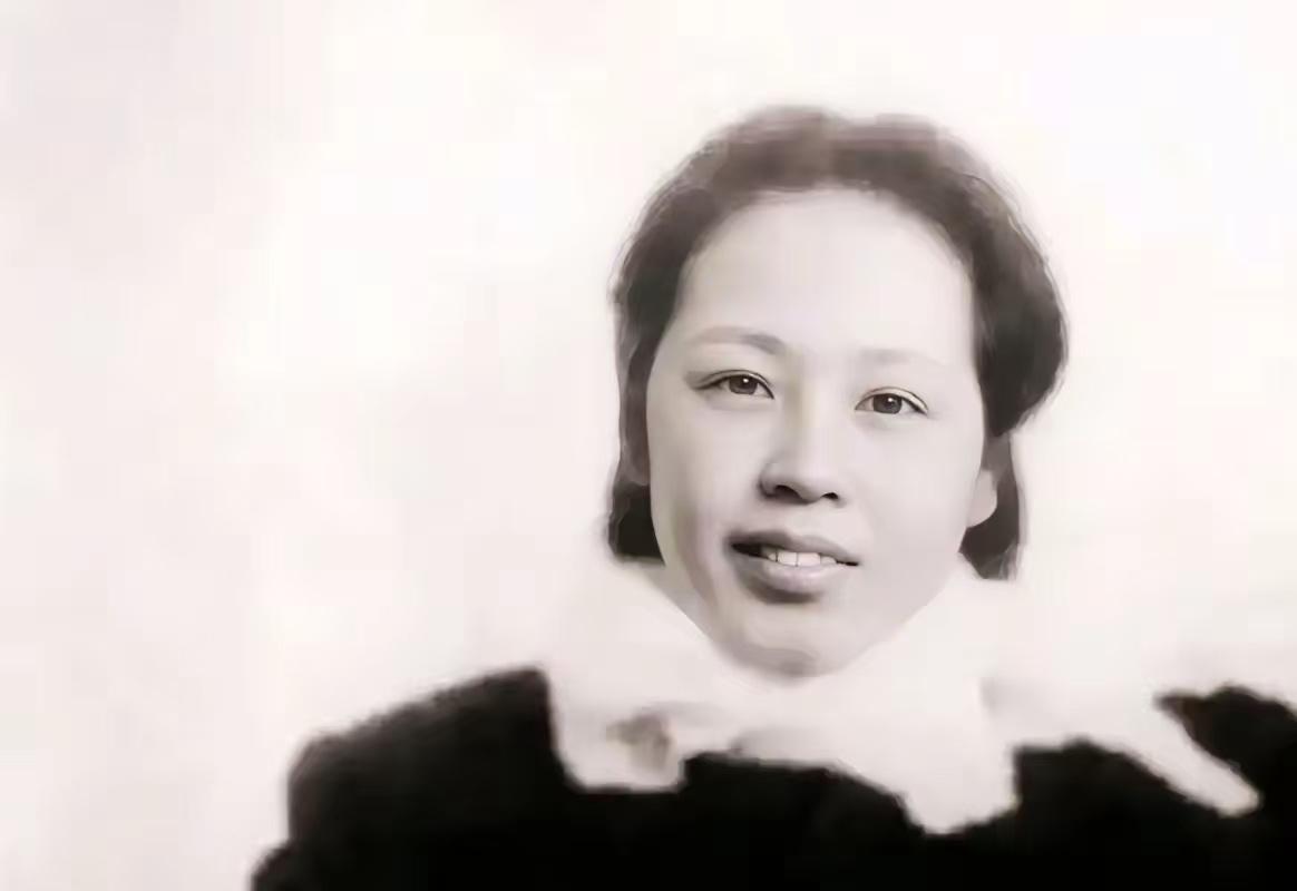 1949年，刘伯承听说原配还活着，并且日子过得很艰苦，就托人给她带信，想把她接到