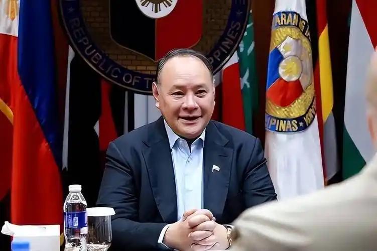 只够支撑54天，菲律宾的石油储备已经亮起红灯。马尼拉四处寻找援手，几乎问遍了