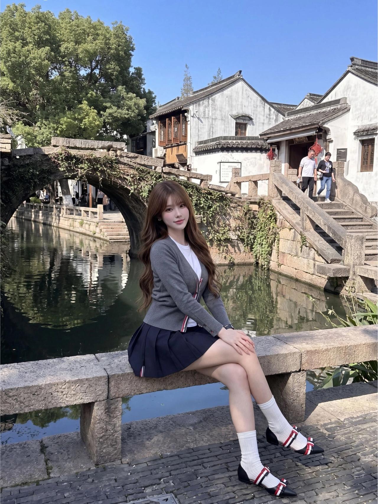 |||逛古镇随手搭的一套，日常穿超舒服耐看～经典灰开衫+百褶裙，简单不出错，学