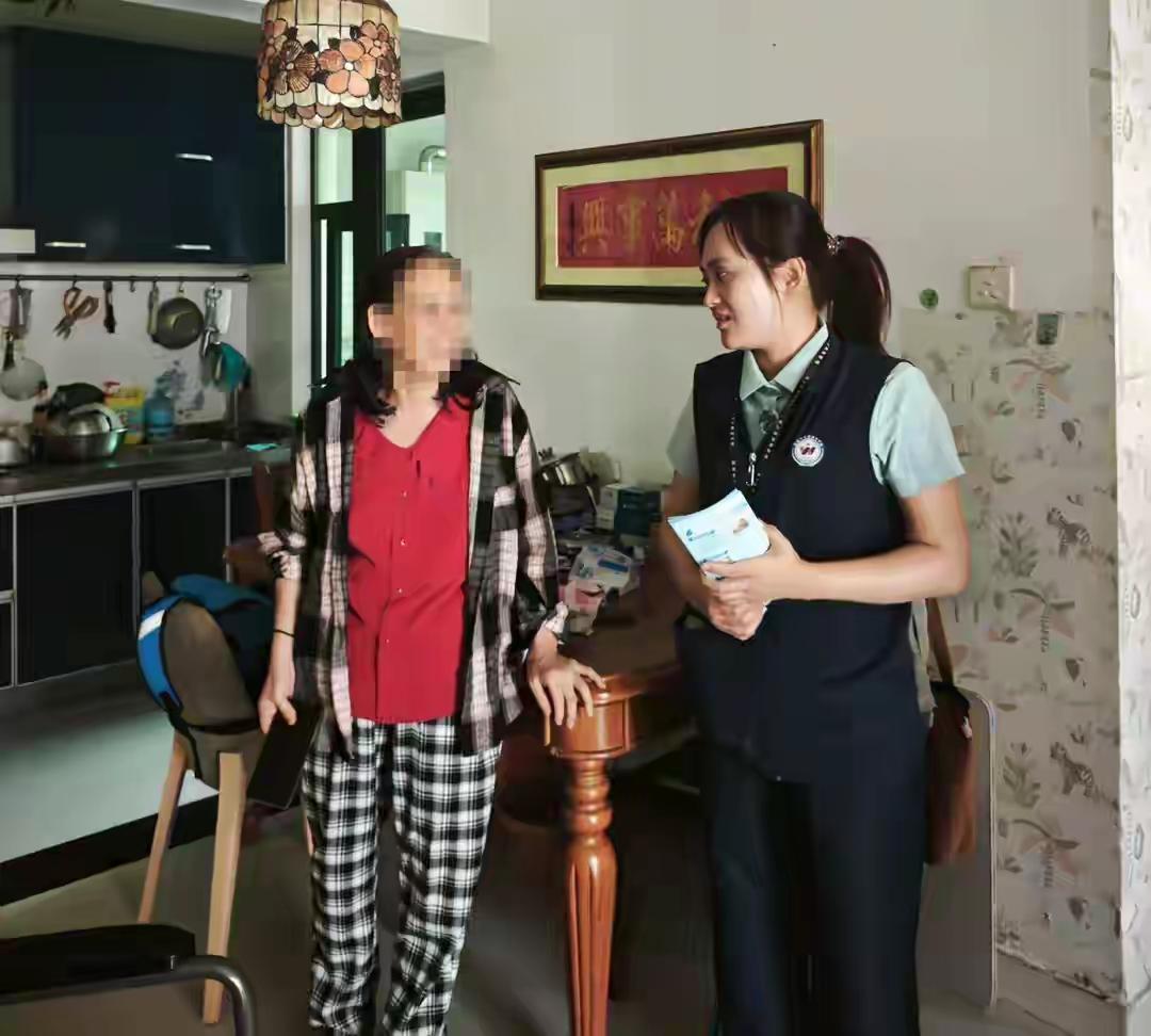深圳南山街道网格员入户进行网格登记居住信息，遭到居民辱骂，报警后警察罚款骂网格员