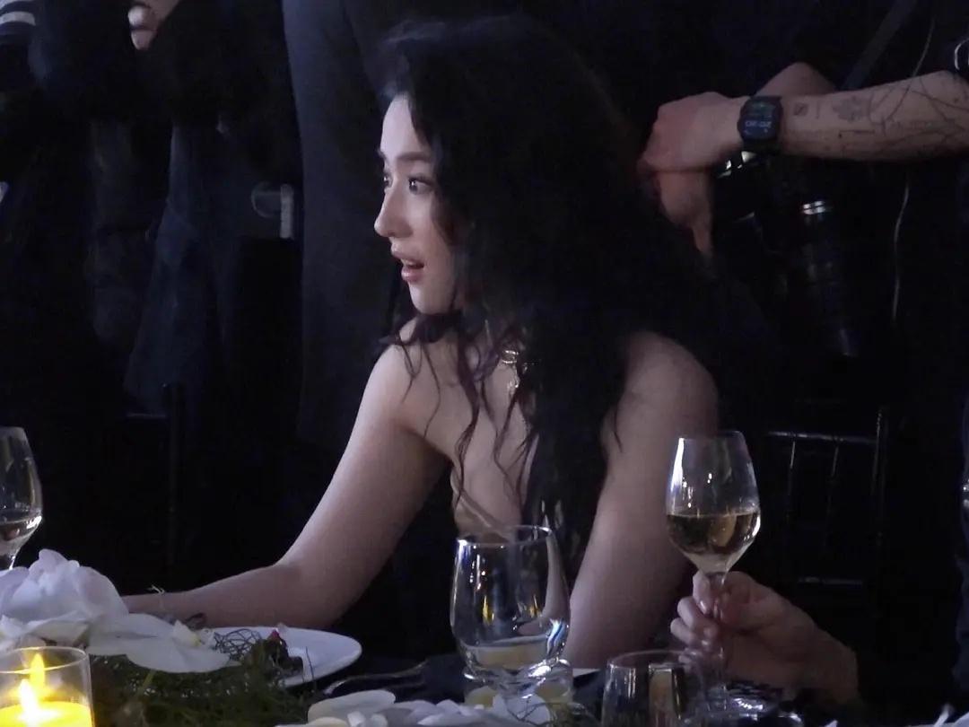 还得是刘亦菲各种角度都能完美掌握！