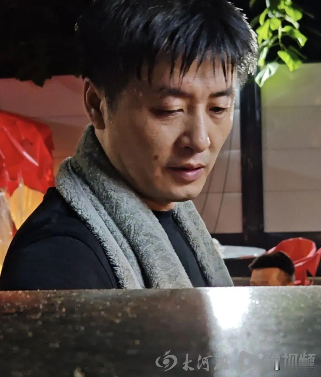 全网爆火“烧烤版张雪峰”彻底反转！不蹭热度、不收打赏，最圈粉的是普通人的本心