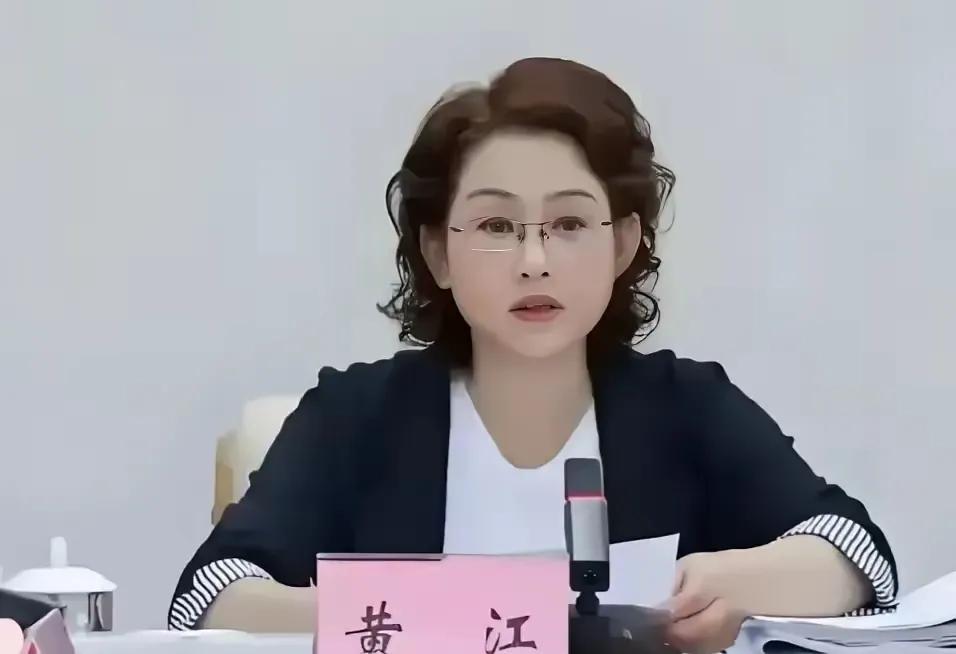 家人们，听说有人在北海偶遇防城港市委书记黄江啦，都说她领导范儿十足！作为女干部，