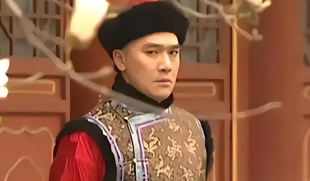 胡玫导演在《雍正王朝》片场，一把撕掉了八王爷的剧本。她指着刚进组的王绘春说：忘