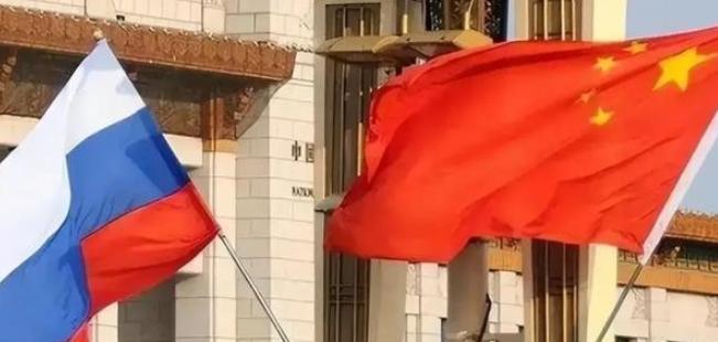 说实话，俄罗斯的“死穴”就是中国。2022年俄乌战争爆发时，整个西方齐心协力，