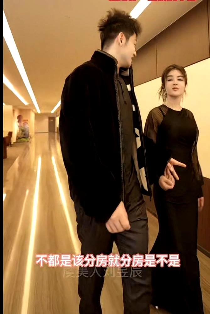 55岁女老板三个月给他花5000万，他一晚上帮她赚回800万。车钥匙随手