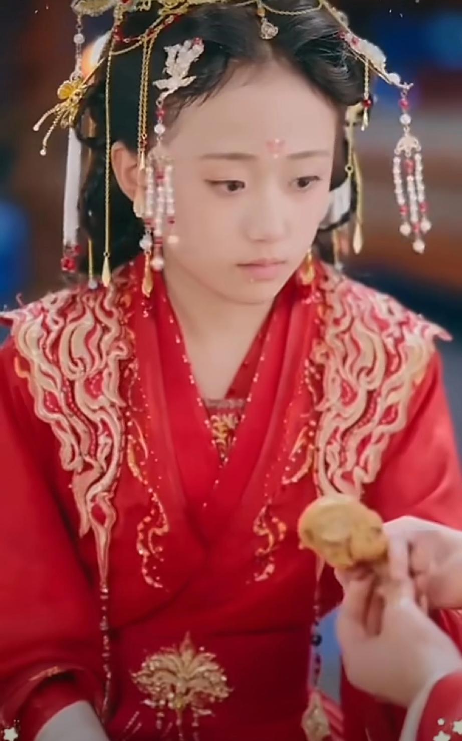 短剧让11岁女童演嫁人生子，这次真把人看吐了！最近有部短剧，算是彻底火了。火