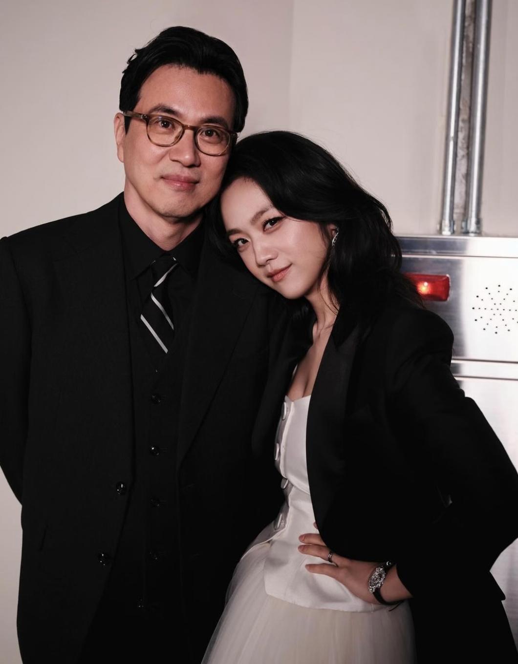 汤唯的韩国导演老公这一波操作又让我相信爱情了。汤唯生完二胎，金泰勇直接停工三
