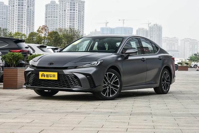 大家好，我是最近一直在关注新车的车友，今天跟大家唠唠刚曝光的2026款凯美瑞双擎