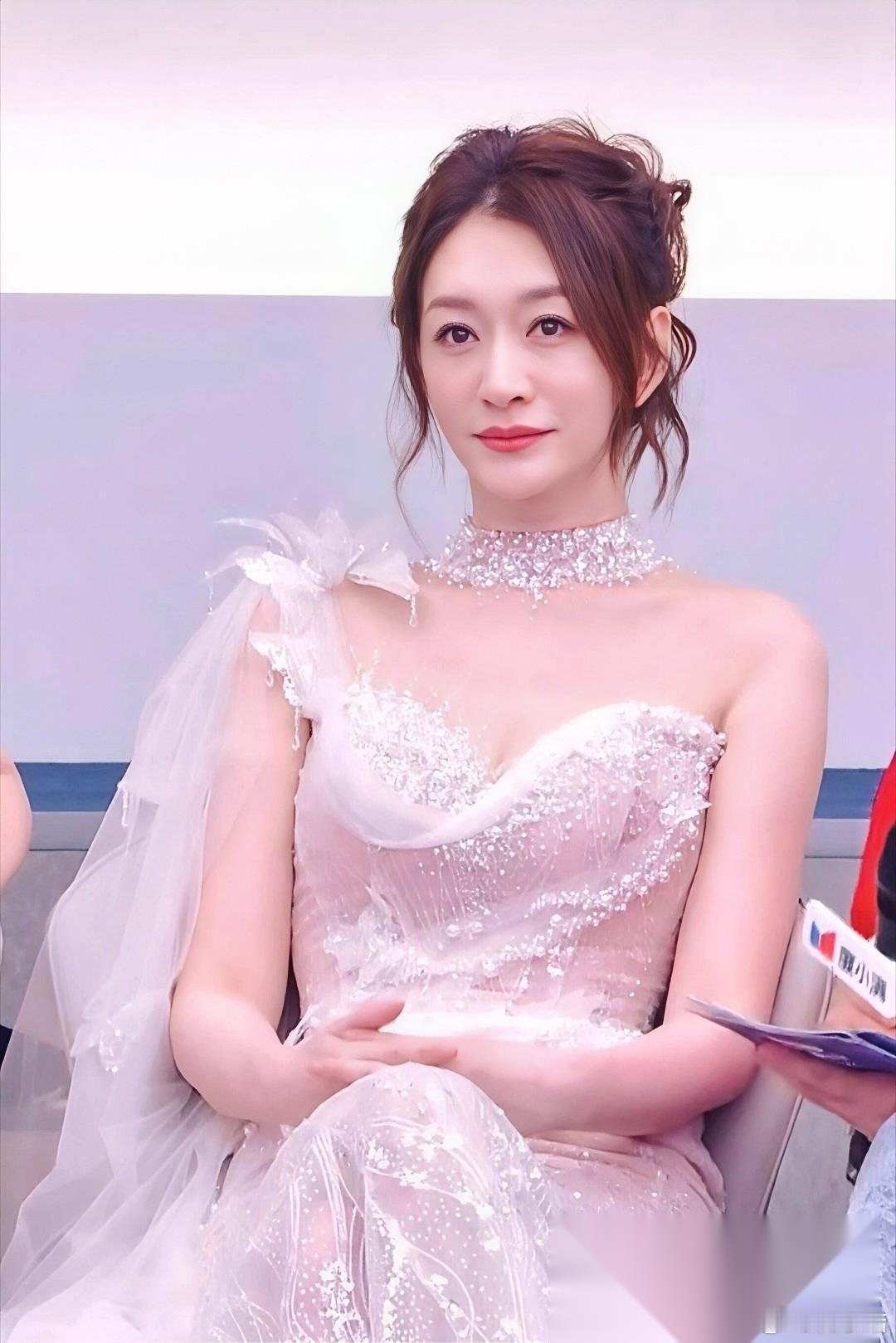 我有一种预感，徐佳宁估计现在高兴坏了，不是因为他有什么喜事，而是他真把李小冉