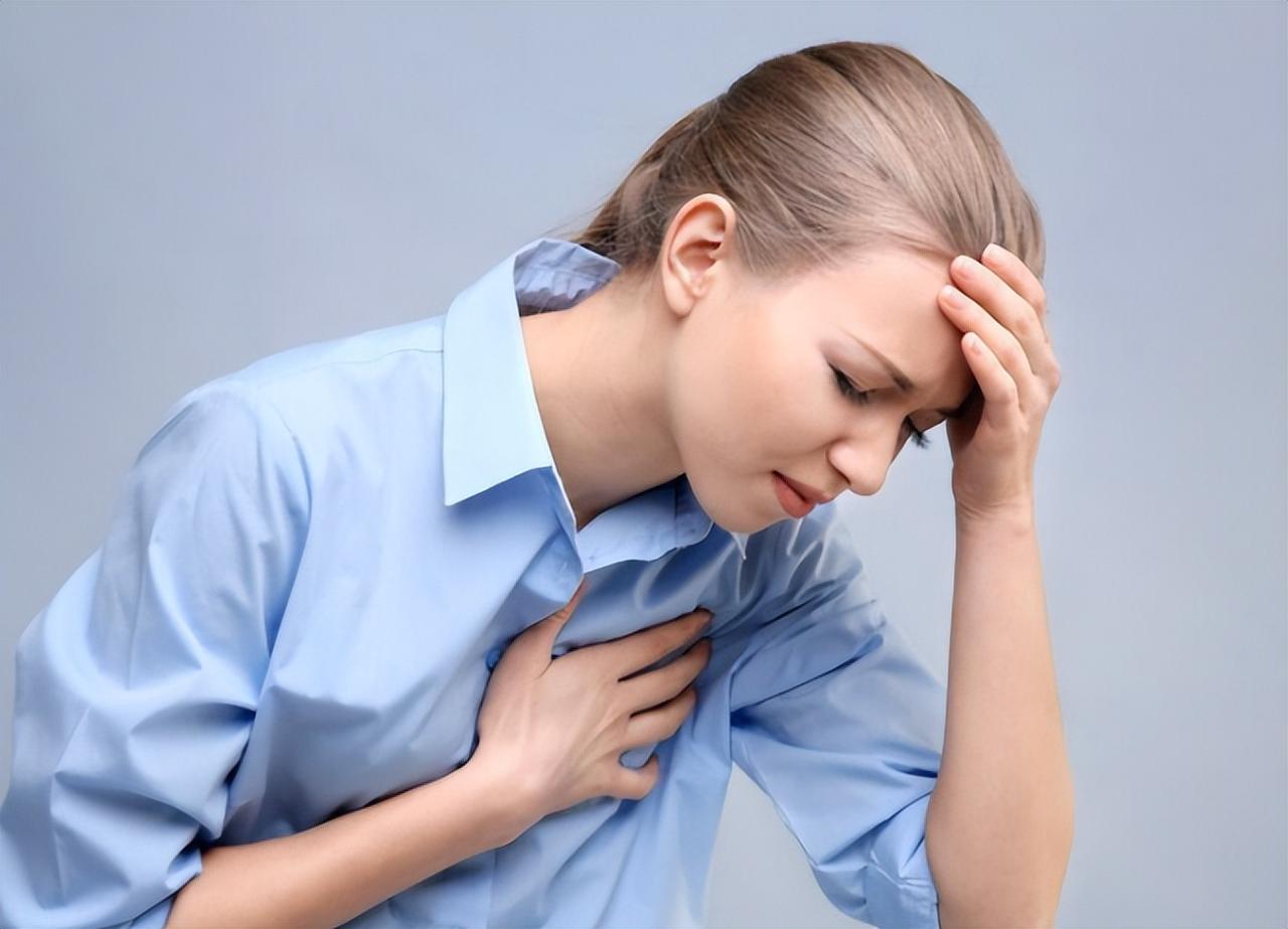 心慌、心脏早搏，重点补充3种成分，对心律失常好处多心一跳一跳没节奏，像突然多