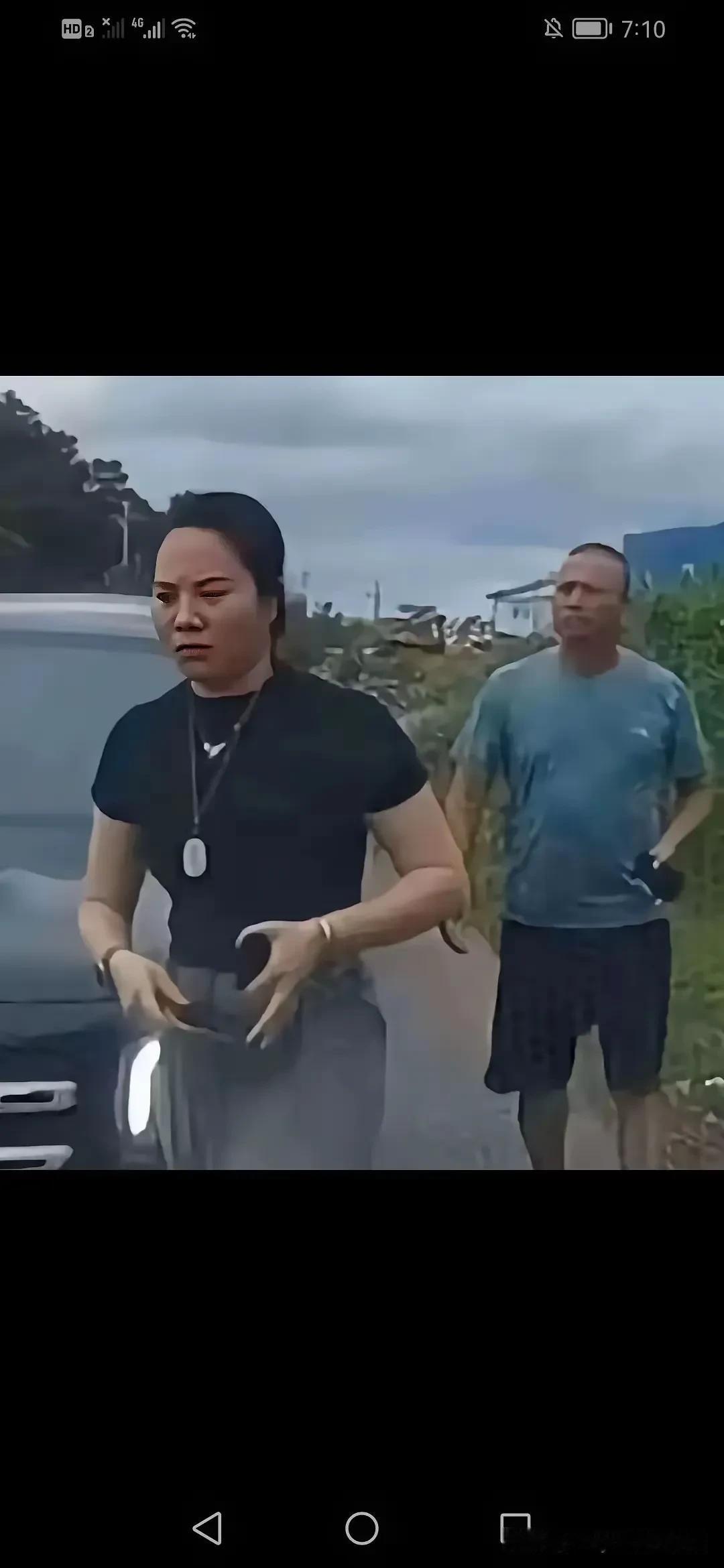 有关“奔驰女”亮证事件，说实话，网友们早就把她们甩锅的理由和措辞都提前想好了！可