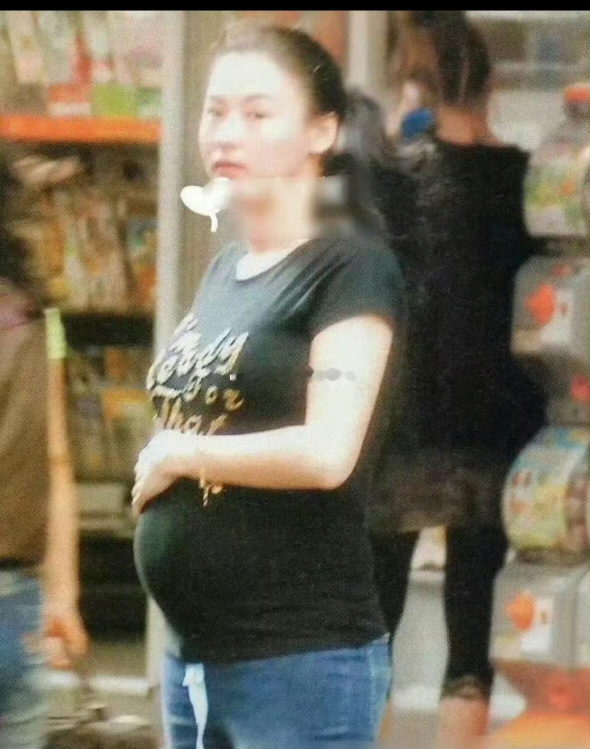 张柏芝怀孕还能穿牛仔裤么？真勇​​​