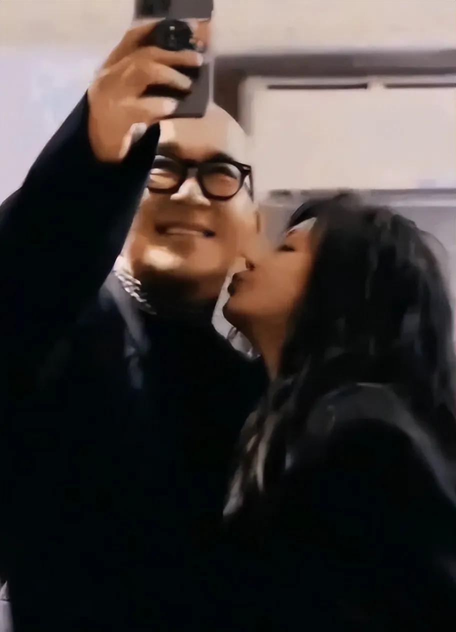本以为小S当年对大S说的话是开玩笑的，没想到小S竟然是预言家小S和大S这两个