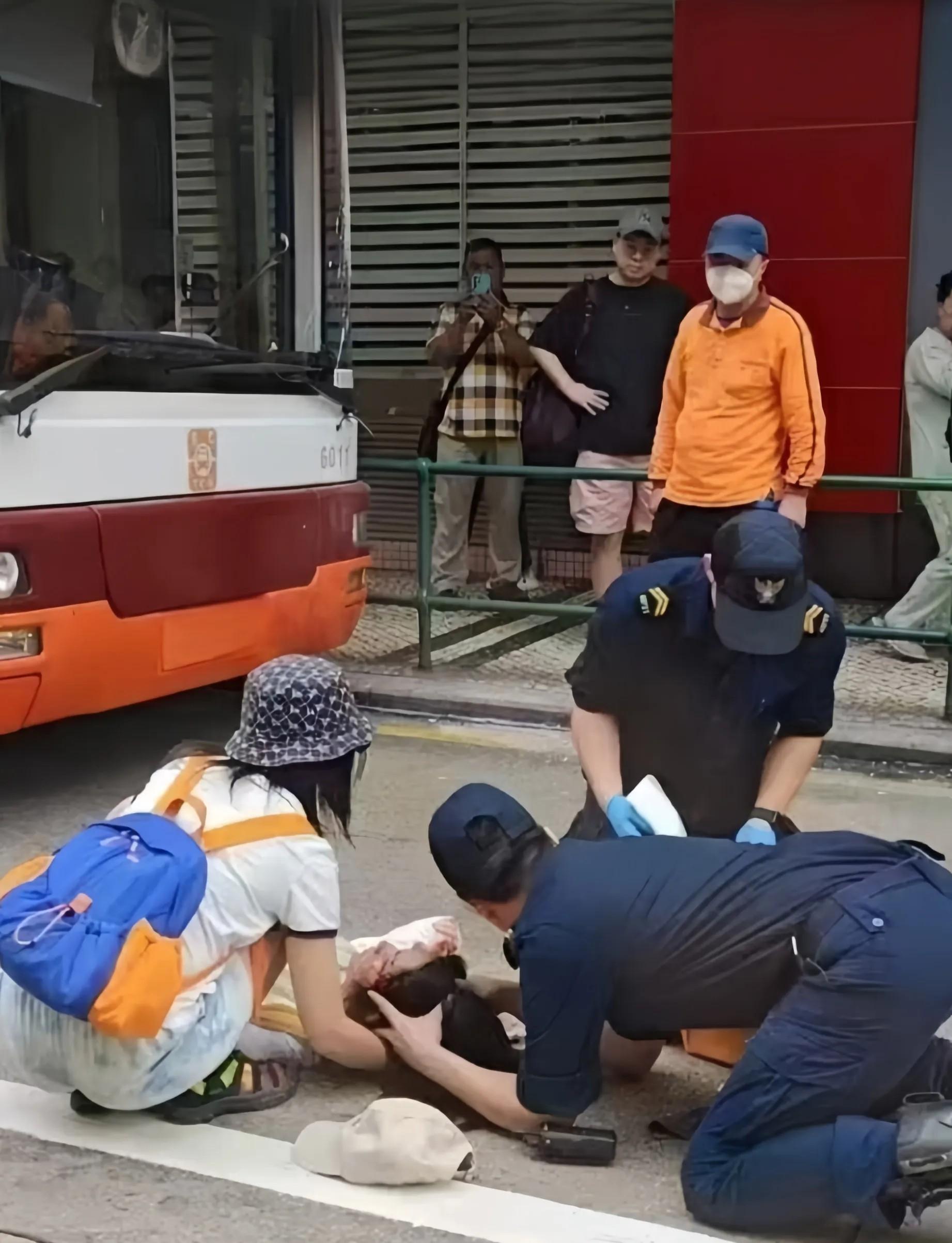 澳门交通法规“冷酷”，却赢得好评！近日，两名来自内地的游客在澳门旅游期间