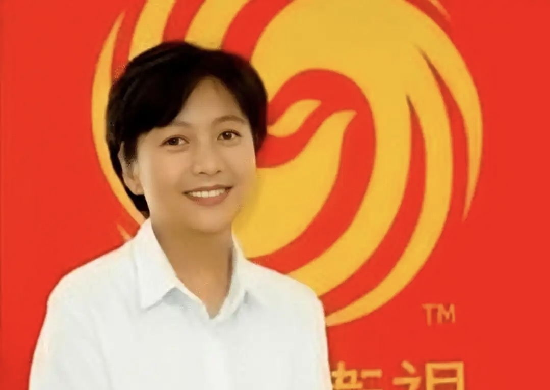 很多人都记得端庄大气的敬一丹，却不知道当年与她同台的另一位女神，杜宪，她后来成了影帝陈道明的妻子。这