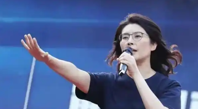 国民党主席选举，还没开打，最狠的话，就先从一个“民进党叛徒”的嘴里说了出来。郑丽