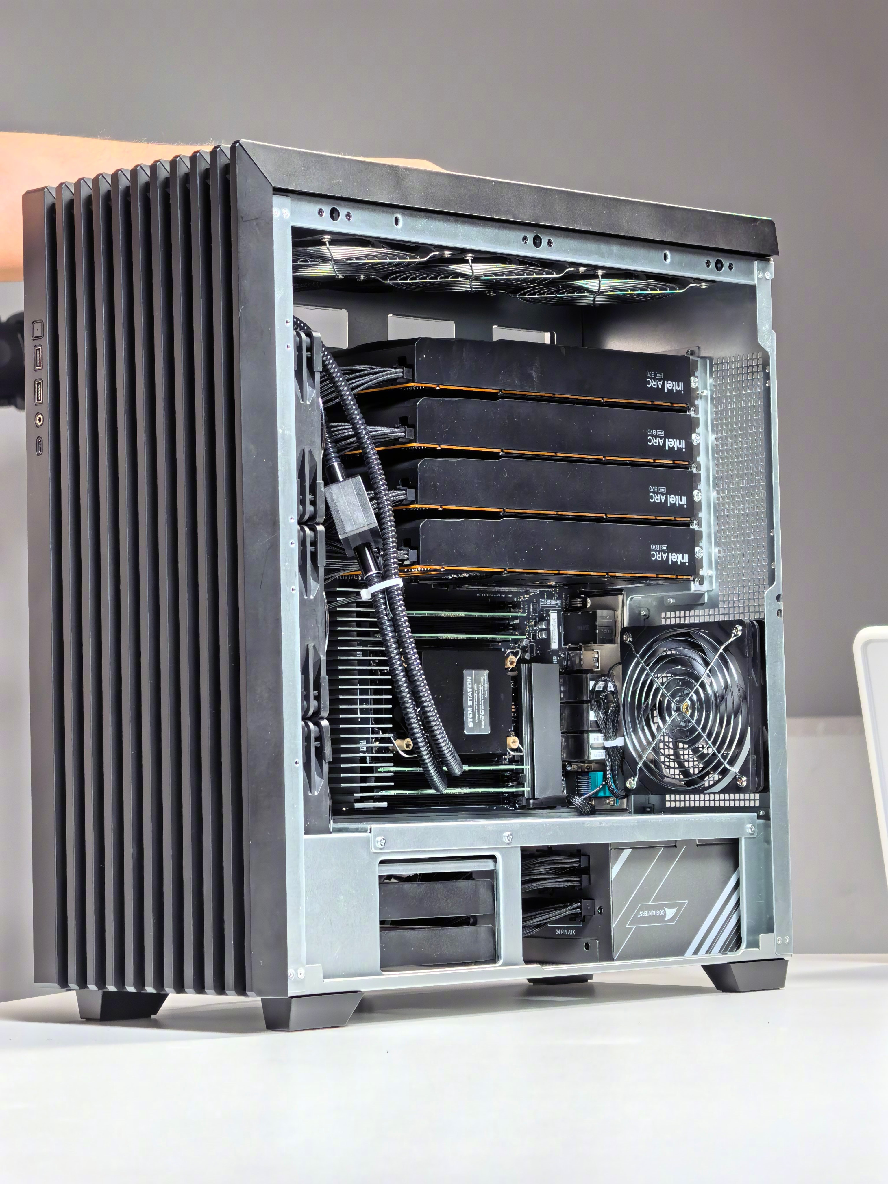 我们最新的性价比服务器：intel四卡B70显卡+265K+128G服务器内存。