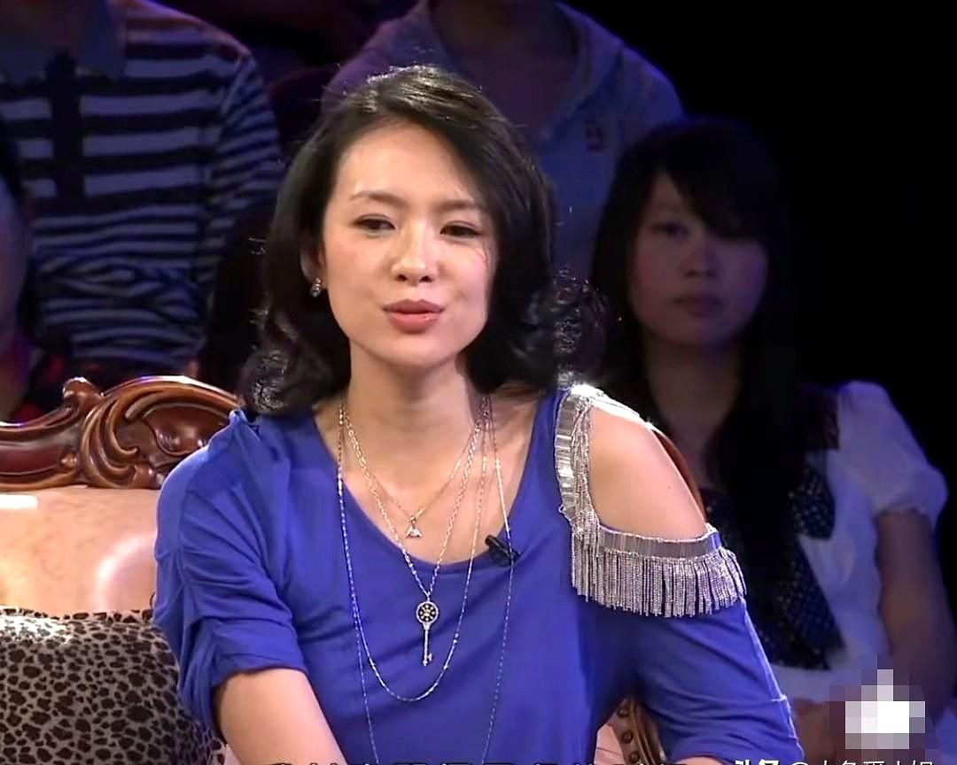 章子怡说：“我哭的最多的时候，是只身一个人去纽约学英语的时候。”她一直在崩溃中