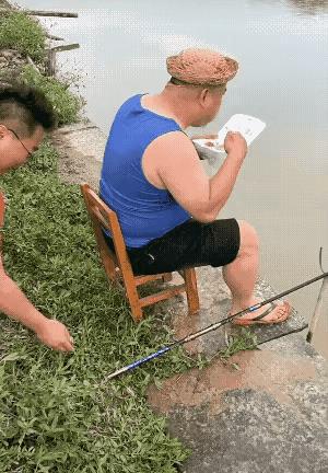 这个搞笑的段子还是有点含金量的，看到最后，真还是把我搞笑了，这个段子之所以拍的好