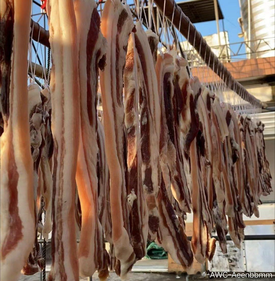 老人家说冬至阳光晒出来的腊肉特别好吃那就期待一下吧……冬至