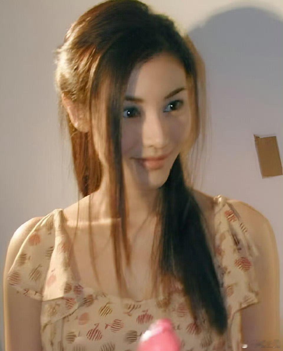 年轻时候的李嘉欣，好犀利的美