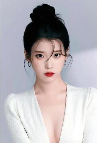 #IU叹气#IU李智恩在公布百想视后名字的时候，听到不是自己的名字，长叹了一口