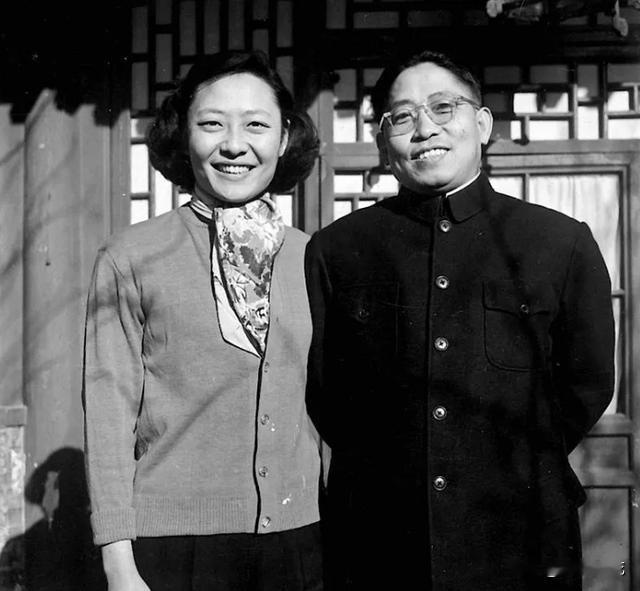 1946年遭美军侵害的沈崇：改名嫁四十岁丁聪，晚年为何死活不准留美独子归国奔丧？