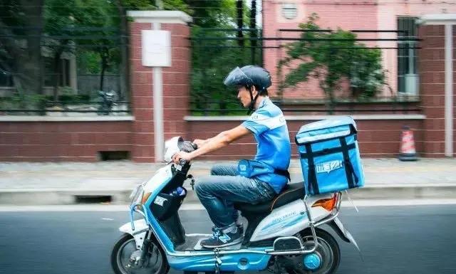大胆预测，接下来中国社会会发生这两个变化！第一，高考人数会继续下降。明天就是高