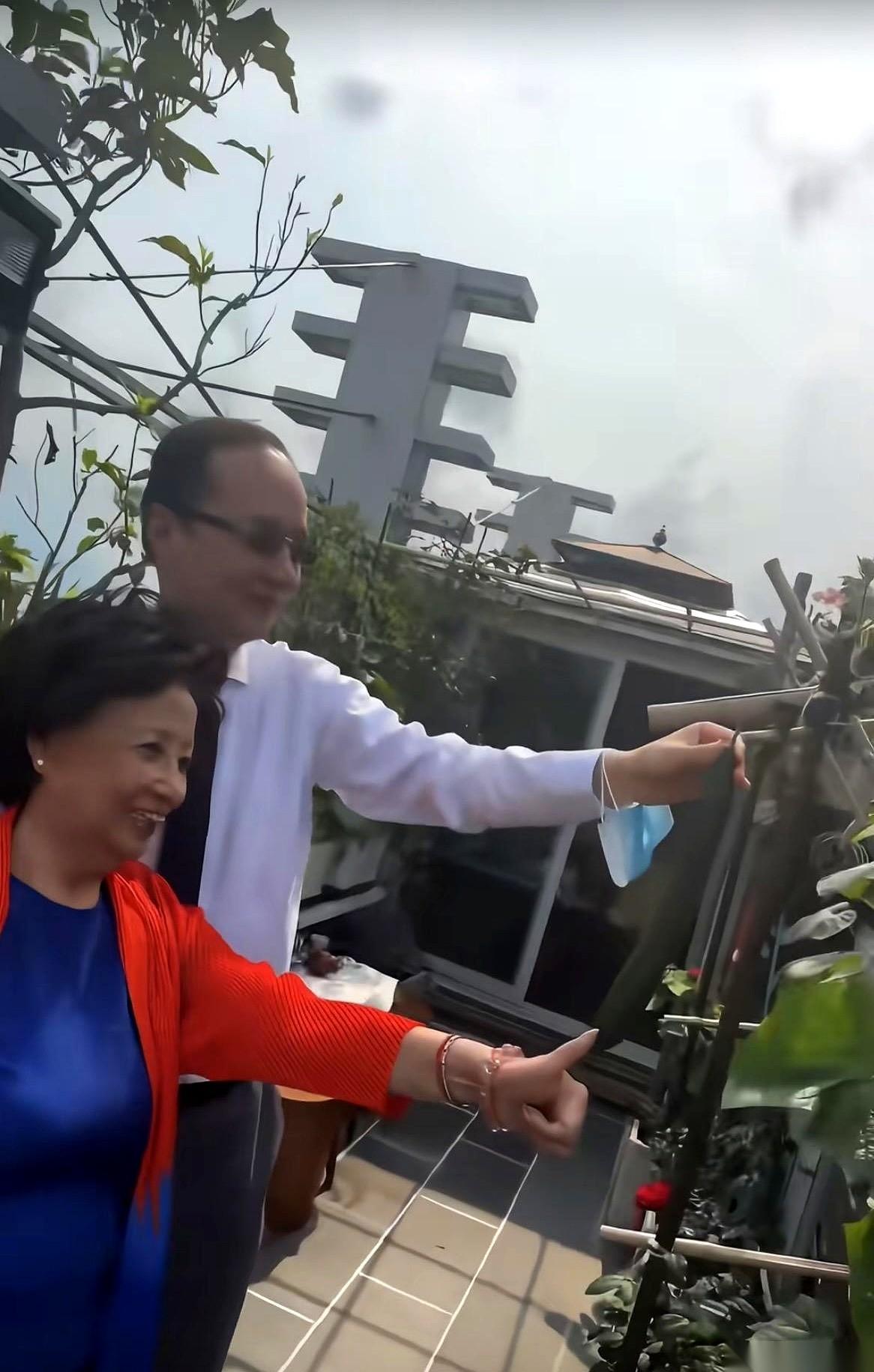 据一篇网传的报道，黄大炜在美国离世后，一场魔幻的遗产“截胡”大戏迅速上演。冲在