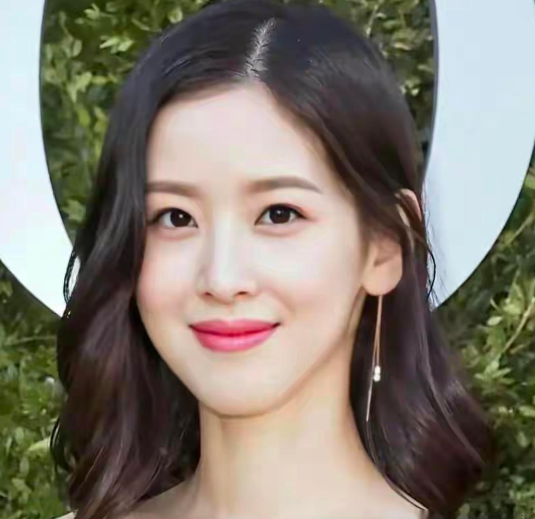 奶茶妹妹没拍电影，不是没机会，是压根不稀罕。清华念着，哥大交换着，转身嫁了刘强