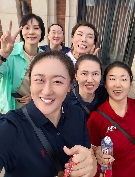 中国女排里约冠军队伍还能像她们这样重聚吗