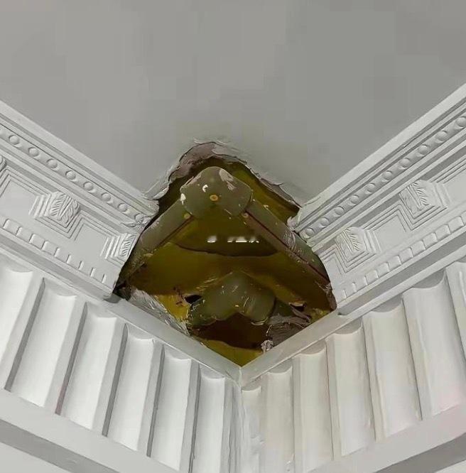 气死了啊！装修装到一半看见这一幕，现在该咋办！咋解决？
