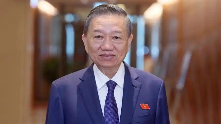 撕破伪装！美国拉拢越南白费功夫，越南早已看透其野心。直击核心！越南主席苏林连任后