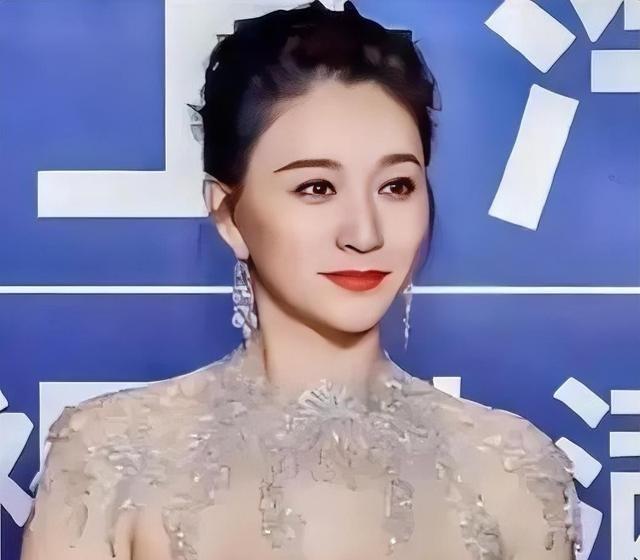 2010年，李小冉被前男友用一根沾有艾滋病患者体液的针管抵住脖子，她吓得大哭，哀