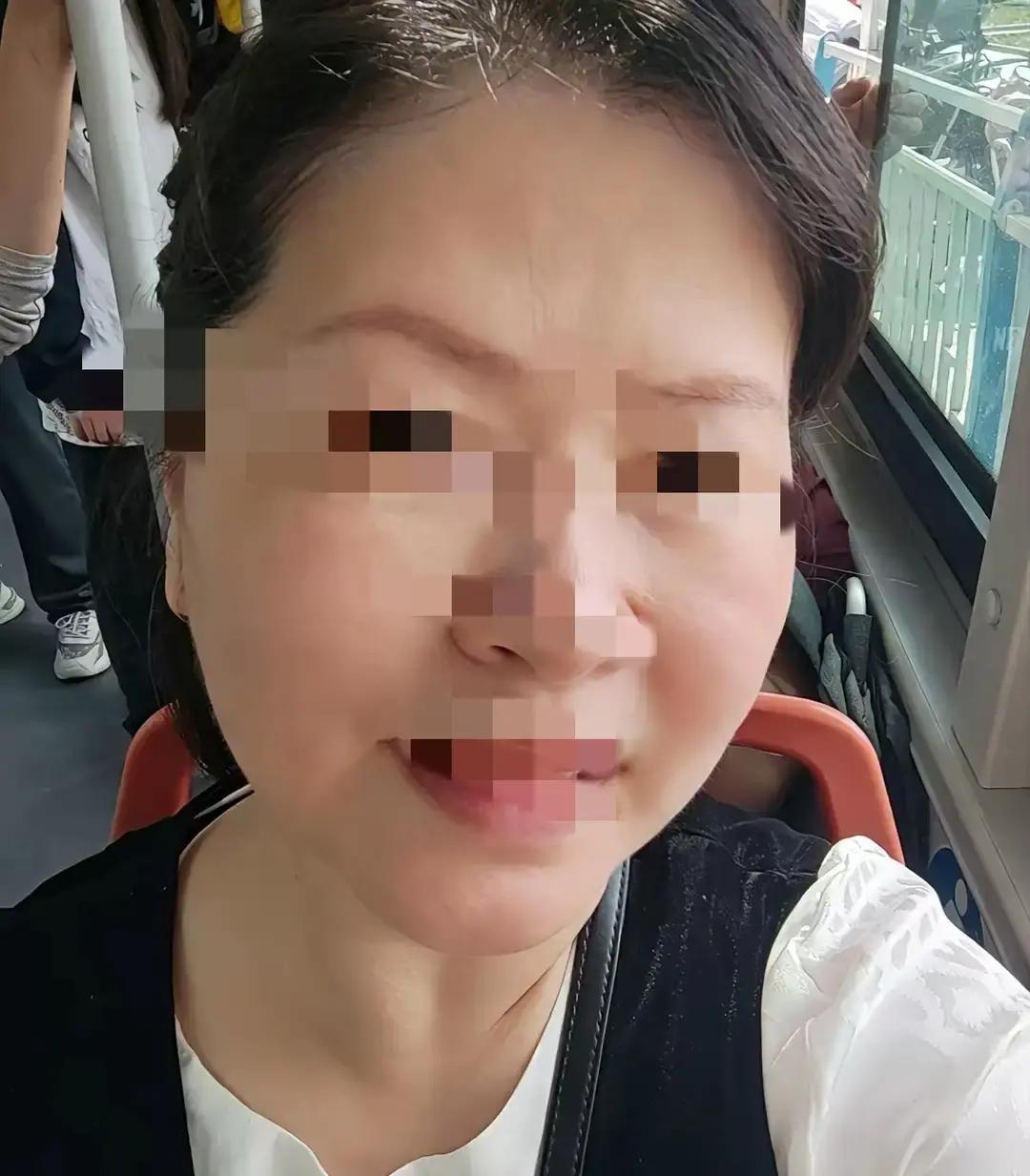 女儿在新房里特意留了一间朝南的主卧，铺上了她妈最喜欢的老粗布床单，拍了视频发过去
