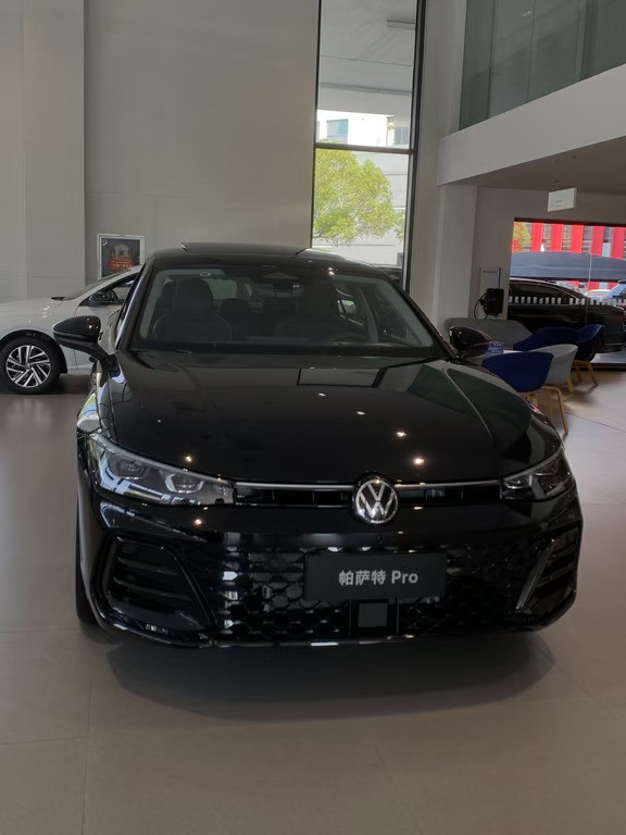 有被这台黑黑的帕萨特帅到🚗